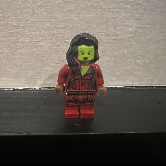 LEGO Marvel Guardians of the Galaxy Gamora Minifigure - Picture 4 of 5